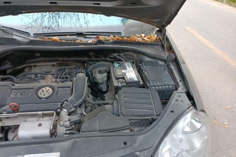 Used Volkswagen Sagitar 2010 1.4 TSI Manual Tech Model Engine Bay Left