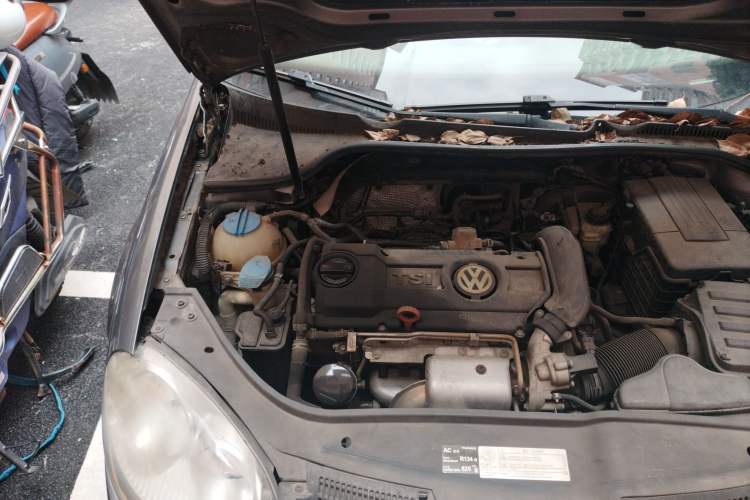 Used Volkswagen Sagitar 2010 1.4 TSI Automatic Tech Edition Engine Bay Right