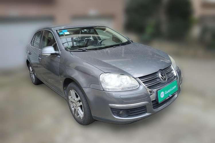Used Volkswagen Sagitar 2010 1.4 TSI Automatic Tech Edition Front Right 45 Deg