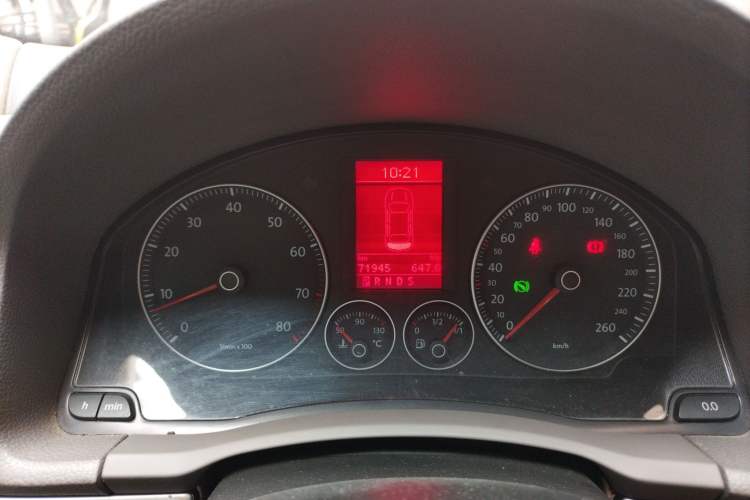 Used Volkswagen Sagitar 2010 1.4 TSI Automatic Tech Edition Instrument Cluster