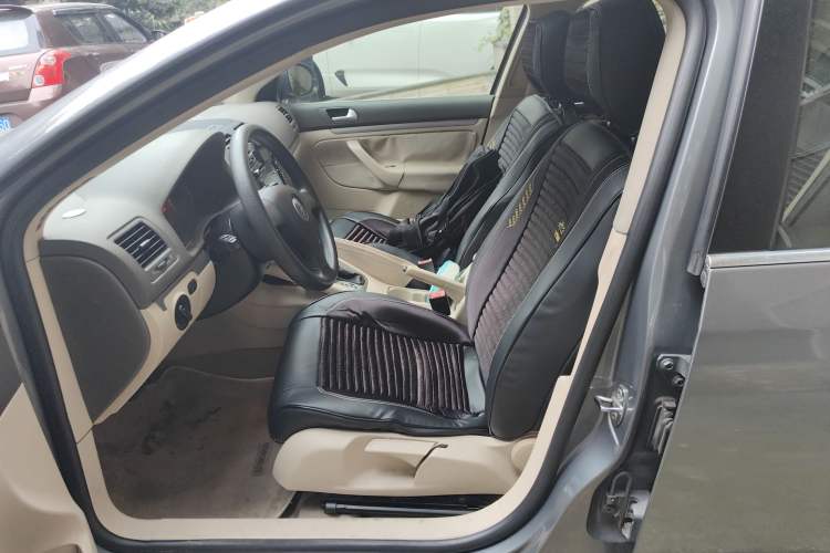 Used Volkswagen Sagitar 2010 1.4 TSI Automatic Tech Edition Left Front Seat