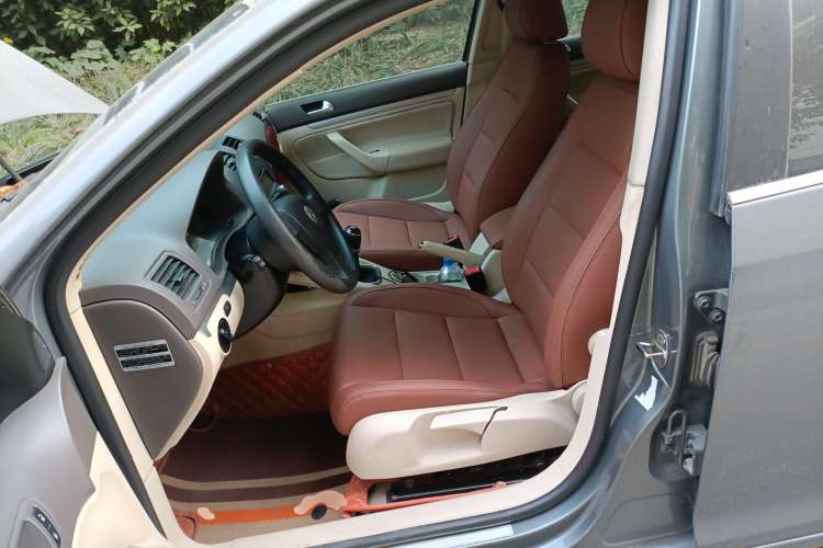 Used Volkswagen Sagitar 2010 1.4 TSI Manual Tech Model Left Front Seat