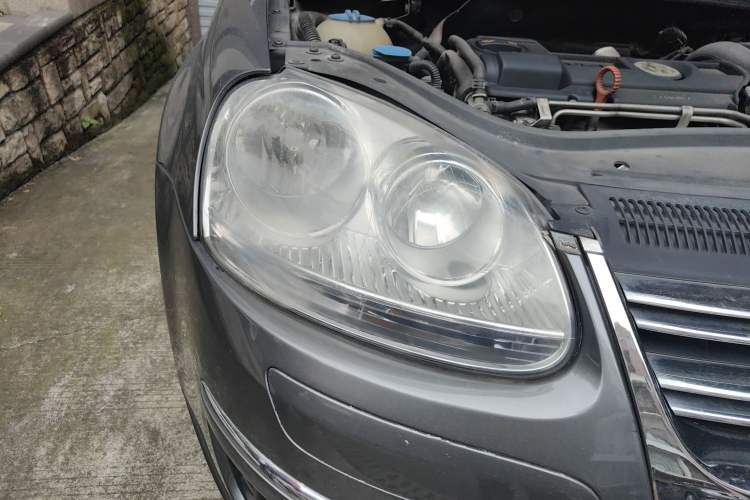 Used Volkswagen Sagitar 2010 1.4 TSI Automatic Tech Edition Right Front Headlight