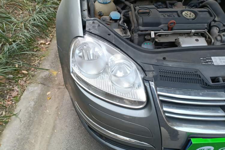 Used Volkswagen Sagitar 2010 1.4 TSI Manual Tech Model Right Front Headlight
