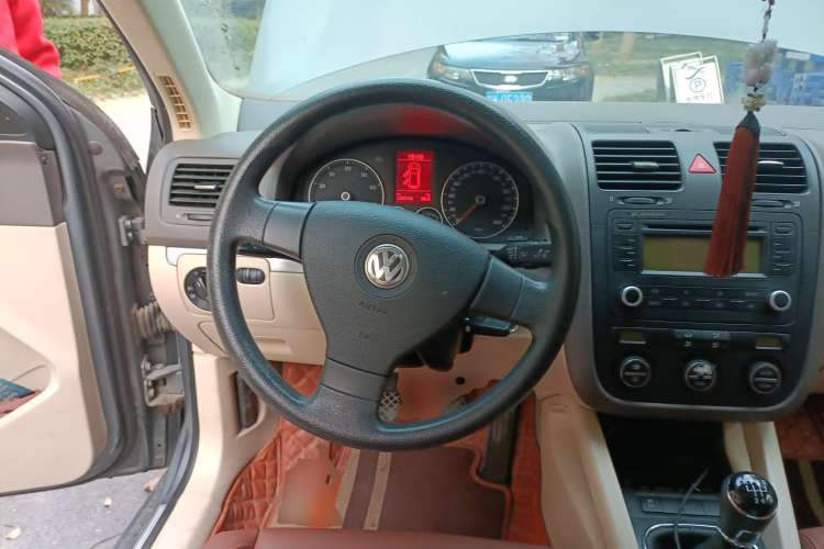 Used Volkswagen Sagitar 2010 1.4 TSI Manual Tech Model Steering Wheel