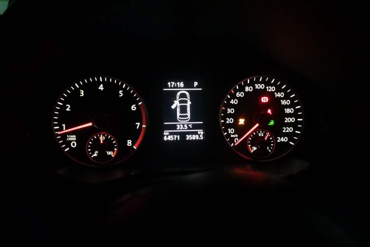 Used Volkswagen Sagitar 2010 1.4 TSI Automatic Tech Edition Instrument Cluster