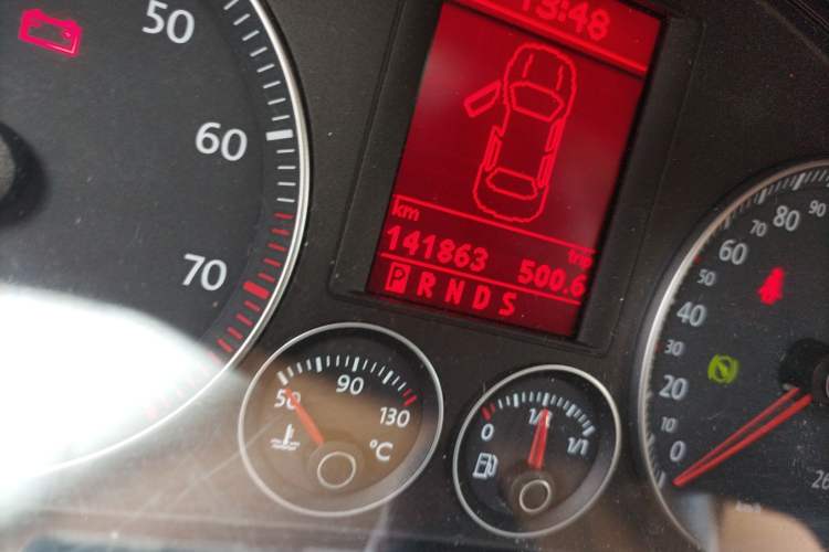 Used Volkswagen Sagitar 2010 1.4 TSI Automatic Tech Edition Odometer Close Up