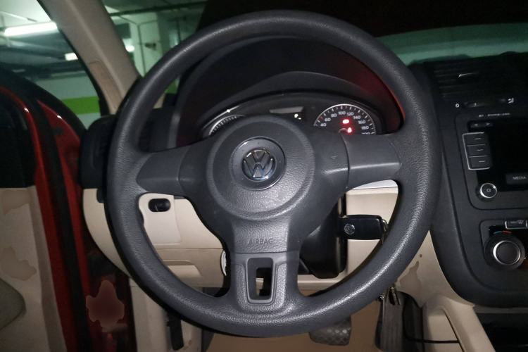 Used Volkswagen Sagitar 2010 1.4 TSI Automatic Tech Edition Steering Wheel