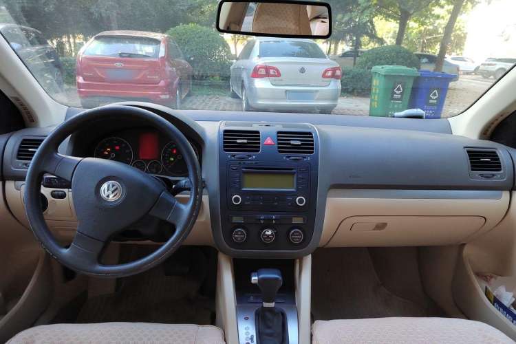 Used Volkswagen Sagitar 2010 1.4 TSI Automatic Tech Edition Center Console