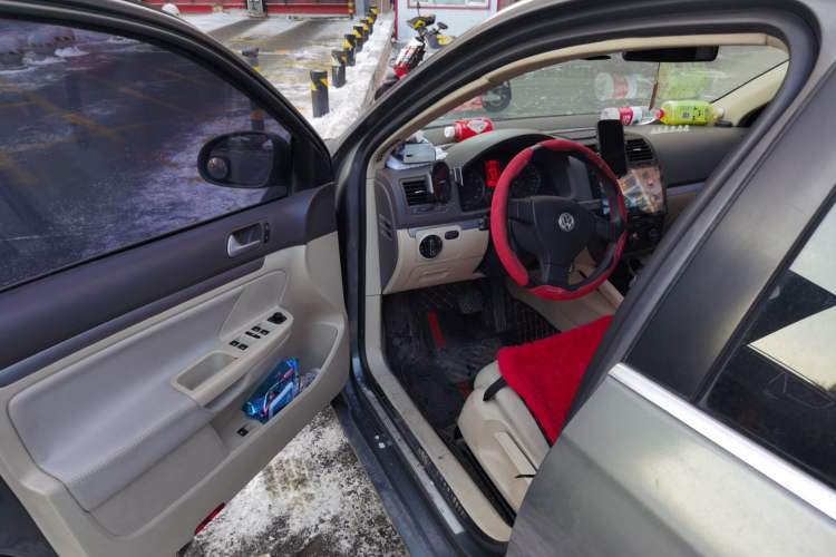 Used Volkswagen Sagitar 2010 1.4 TSI Automatic Tech Edition Driver Seat