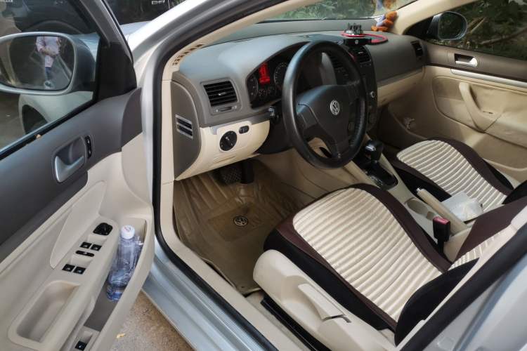 Used Volkswagen Sagitar 2010 1.4 TSI Automatic Tech Edition Driver Seat