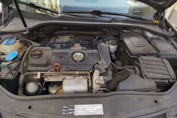 Used Volkswagen Sagitar 2010 1.4 TSI Automatic Tech Edition Engine Bay