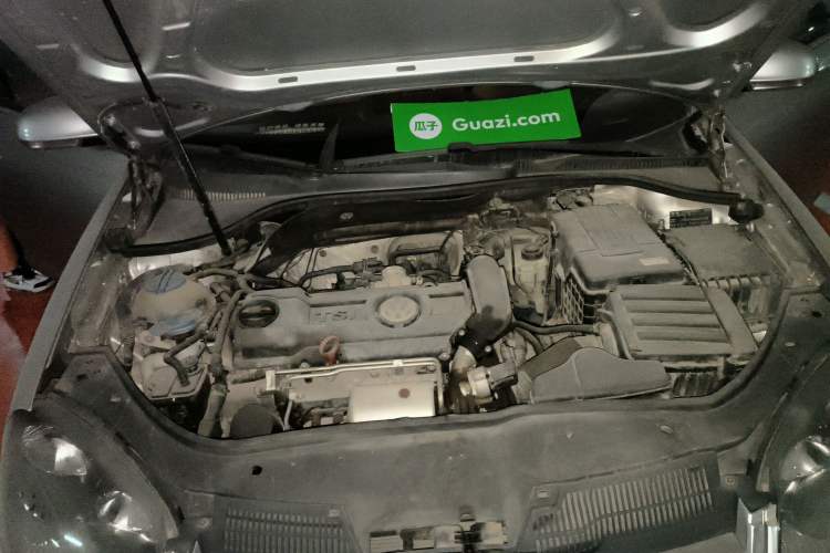 Used Volkswagen Sagitar 2010 1.4 TSI Automatic Tech Edition Engine Bay