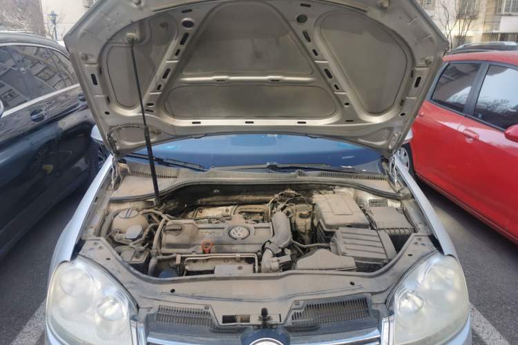 Used Volkswagen Sagitar 2010 1.4 TSI Automatic Luxury Model Engine Bay