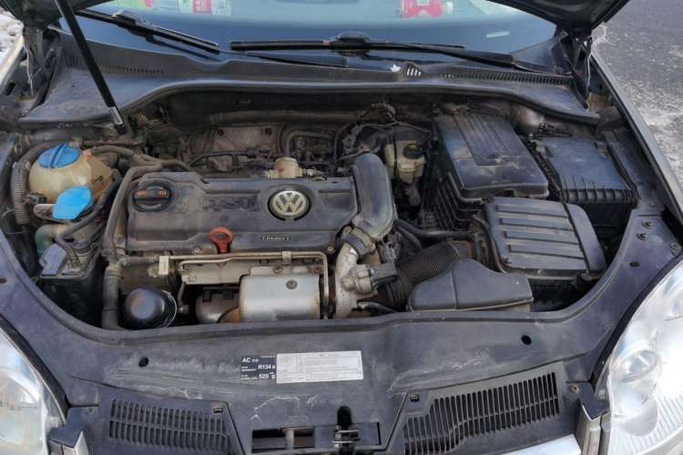Used Volkswagen Sagitar 2010 1.4 TSI Automatic Tech Edition Engine Bay