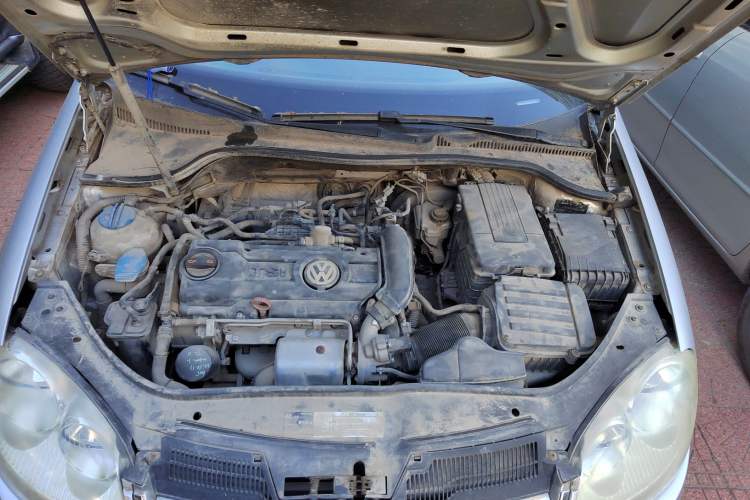 Used Volkswagen Sagitar 2010 1.4 TSI Automatic Tech Edition Engine Bay
