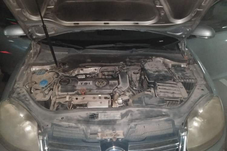 Used Volkswagen Sagitar 2010 1.4 TSI Automatic Tech Edition Engine Bay