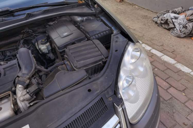 Used Volkswagen Sagitar 2010 1.4 TSI Automatic Tech Edition Engine Bay Left