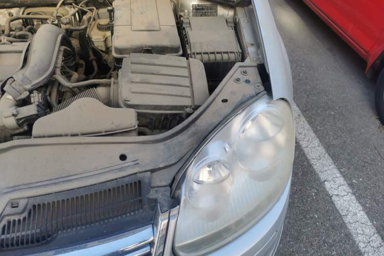 Used Volkswagen Sagitar 2010 1.4 TSI Automatic Luxury Model Engine Bay Left