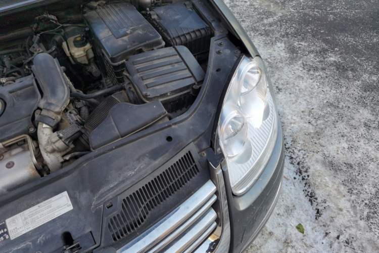 Used Volkswagen Sagitar 2010 1.4 TSI Automatic Tech Edition Engine Bay Left