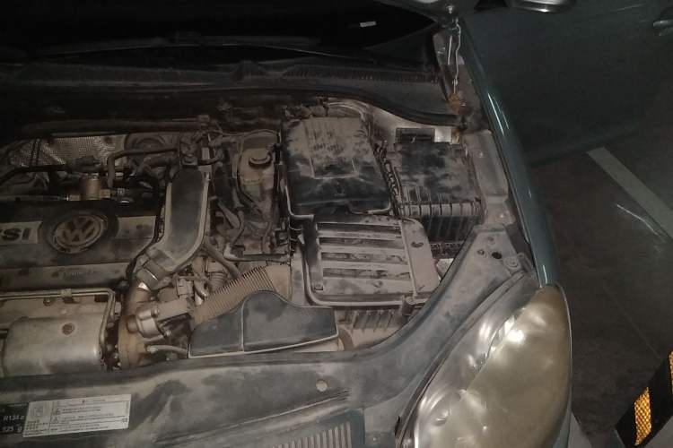 Used Volkswagen Sagitar 2010 1.4 TSI Automatic Tech Edition Engine Bay Left