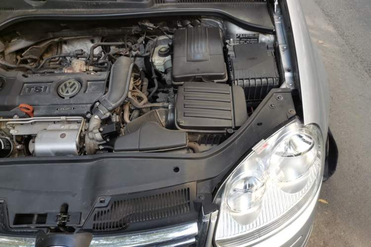 Used Volkswagen Sagitar 2010 1.4 TSI Automatic Tech Edition Engine Bay Left