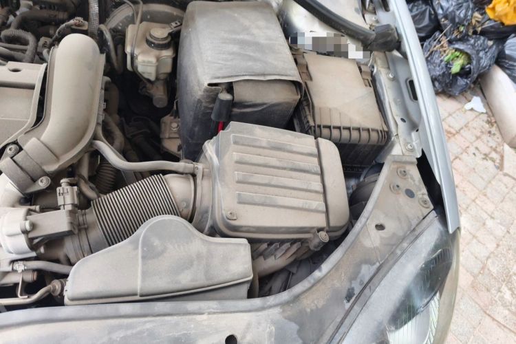 Used Volkswagen Sagitar 2010 1.4 TSI Manual Luxury Model Engine Bay Left