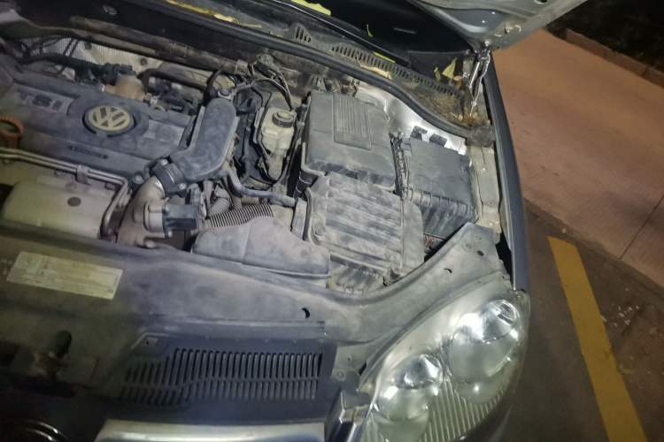 Used Volkswagen Sagitar 2010 1.4 TSI Automatic Tech Edition Engine Bay Left