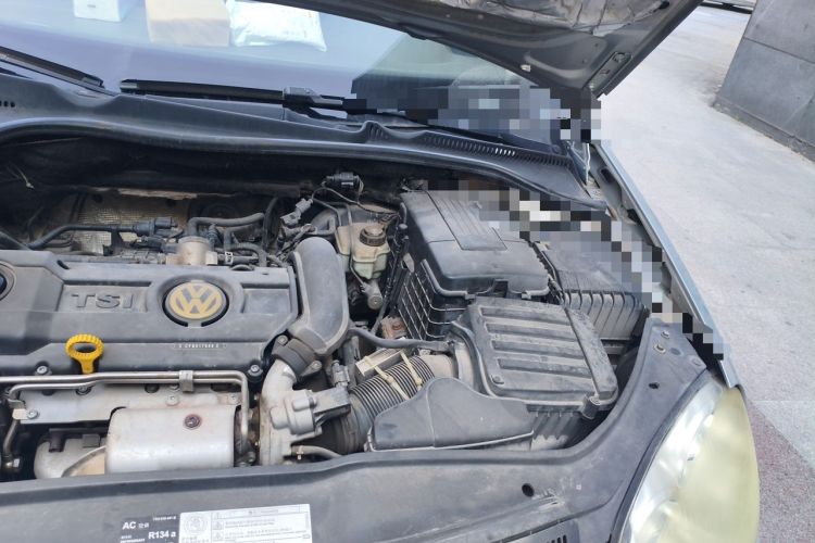 Used Volkswagen Sagitar 2010 1.4 TSI Automatic Luxury Model Engine Bay Left