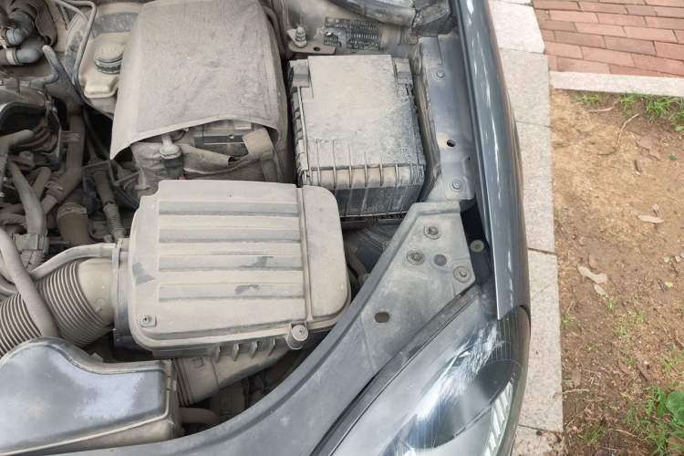 Used Volkswagen Sagitar 2010 1.4 TSI Manual Tech Model Engine Bay Left