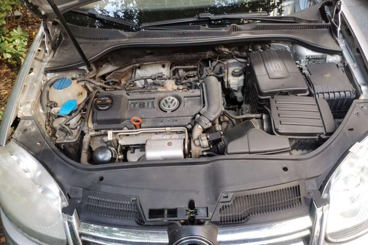 Used Volkswagen Sagitar 2010 1.4 TSI Automatic Tech Edition Engine Bay