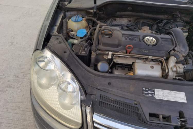Used Volkswagen Sagitar 2010 1.4 TSI Automatic Tech Edition Engine Bay Right