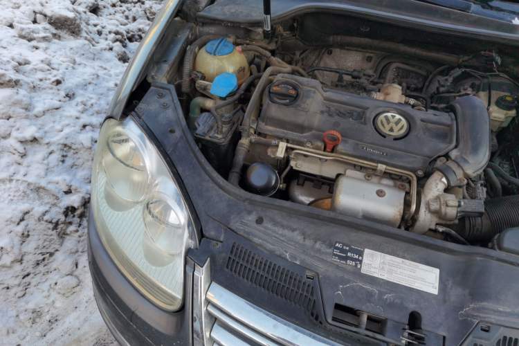 Used Volkswagen Sagitar 2010 1.4 TSI Automatic Tech Edition Engine Bay Right
