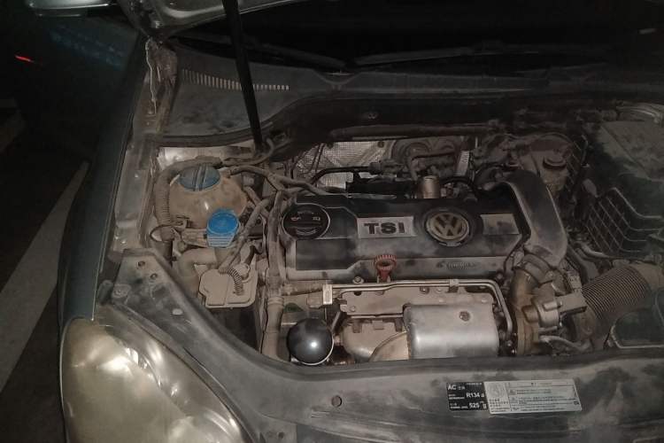 Used Volkswagen Sagitar 2010 1.4 TSI Automatic Tech Edition Engine Bay Right