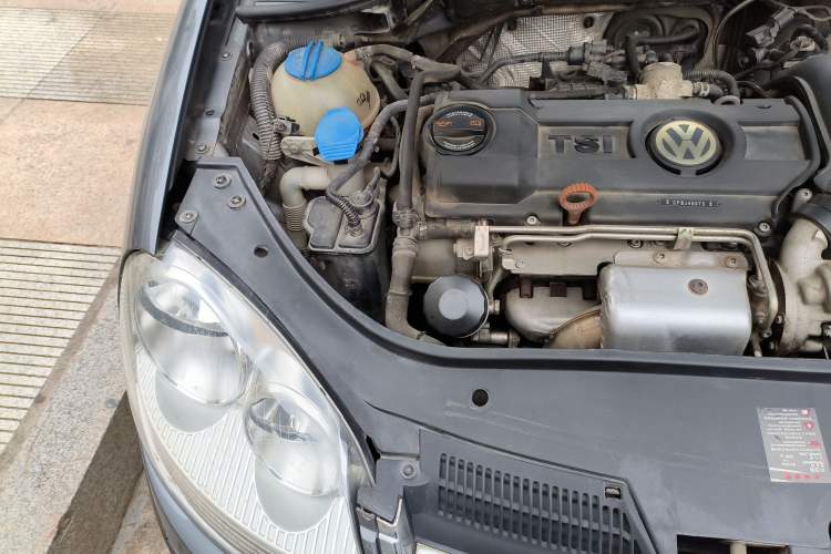 Used Volkswagen Sagitar 2010 1.4 TSI Automatic Tech Edition Engine Bay Right