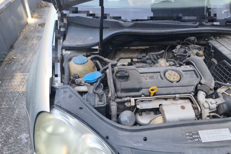 Used Volkswagen Sagitar 2010 1.4 TSI Automatic Luxury Model Engine Bay Right