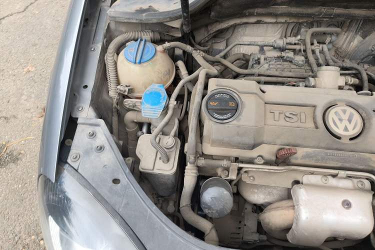 Used Volkswagen Sagitar 2010 1.4 TSI Manual Tech Model Engine Bay Right