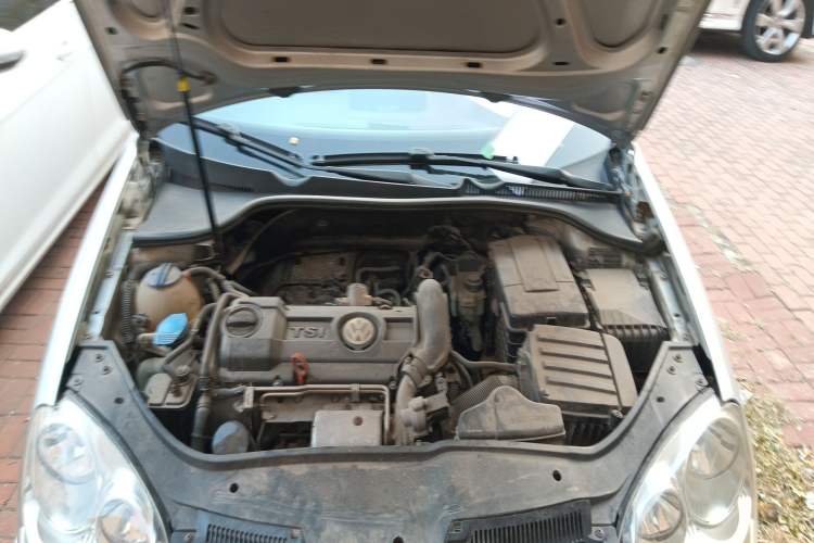 Used Volkswagen Sagitar 2010 1.4 TSI Automatic Luxury Model Engine Bay