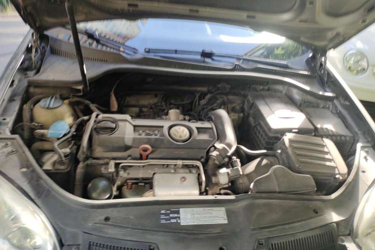 Used Volkswagen Sagitar 2010 1.4 TSI Automatic Tech Edition Engine Bay