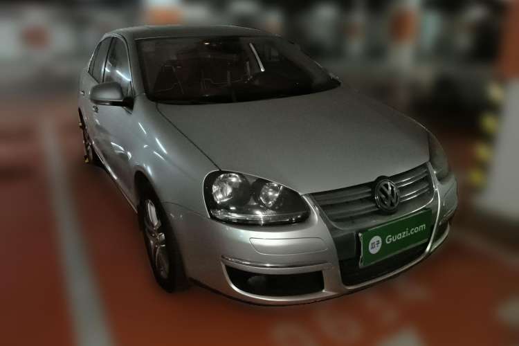 Used Volkswagen Sagitar 2010 1.4 TSI Automatic Tech Edition Front Right 45 Deg