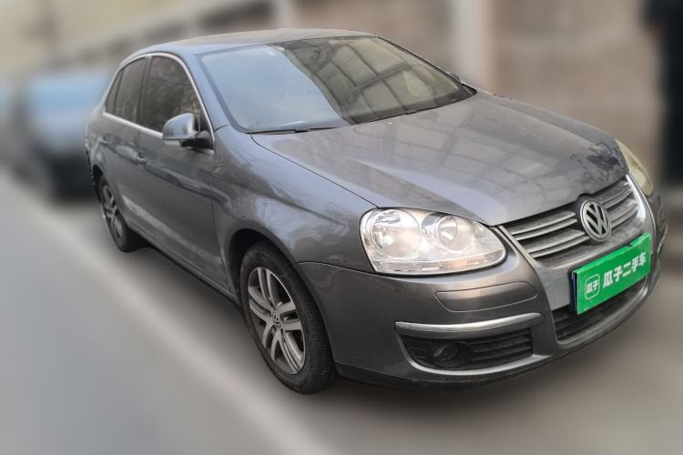 Used Volkswagen Sagitar 2010 1.4 TSI Automatic Luxury Model Front Right 45 Deg