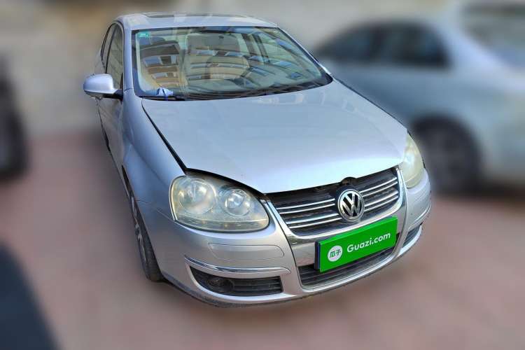 Used Volkswagen Sagitar 2010 1.4 TSI Automatic Tech Edition Front Right 45 Deg