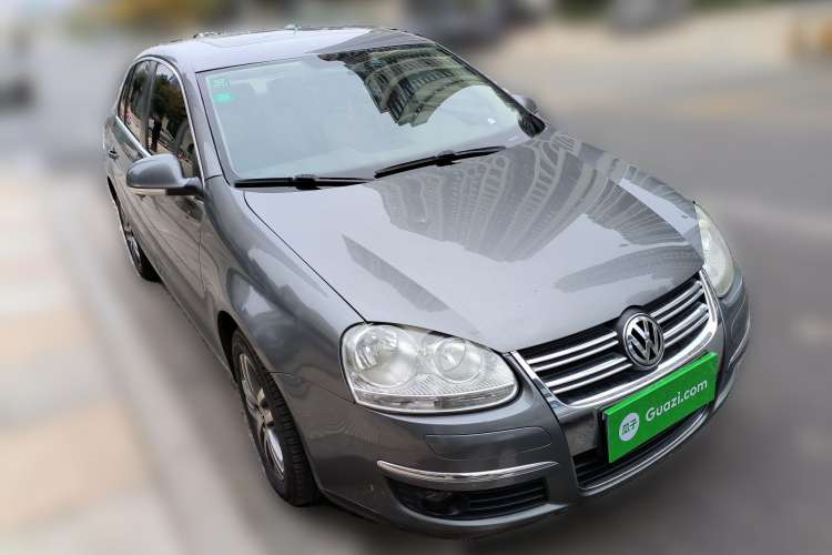 Used Volkswagen Sagitar 2010 1.4 TSI Automatic Tech Edition Front Right 45 Deg