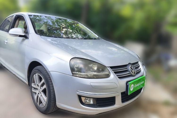Used Volkswagen Sagitar 2010 1.4 TSI Manual Luxury Model Front Right 45 Deg