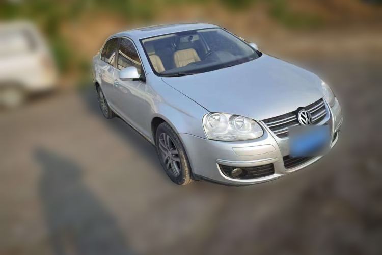 Used Volkswagen Sagitar 2010 1.4 TSI Automatic Luxury Model Front Right 45 Deg