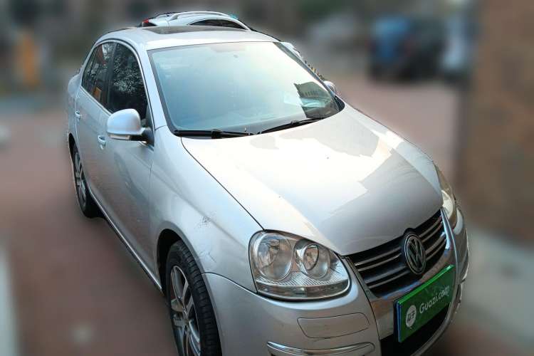 Used Volkswagen Sagitar 2010 1.4 TSI Automatic Luxury Model Front Right 45 Deg