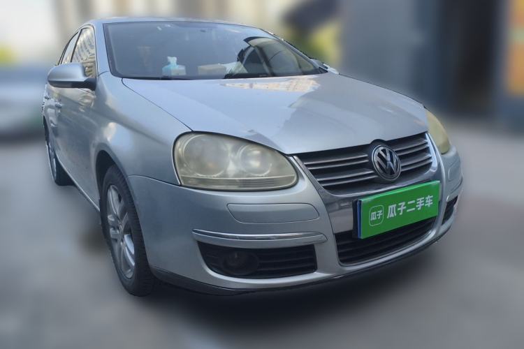 Used Volkswagen Sagitar 2010 1.4 TSI Automatic Luxury Model Front Right 45 Deg
