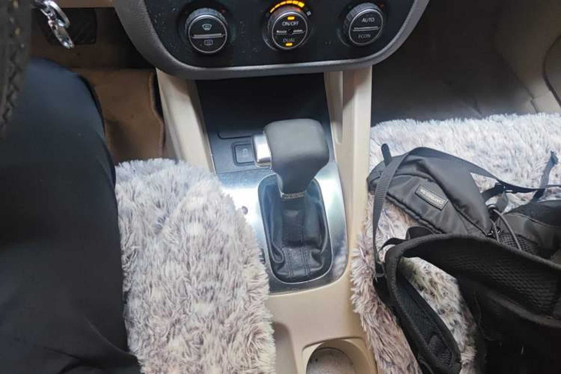 Used Volkswagen Sagitar 2010 1.4 TSI Automatic Tech Edition Gear Lever