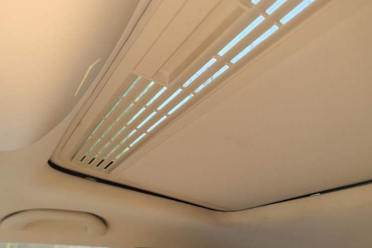 Used Volkswagen Sagitar 2010 1.4 TSI Automatic Luxury Model Headliner