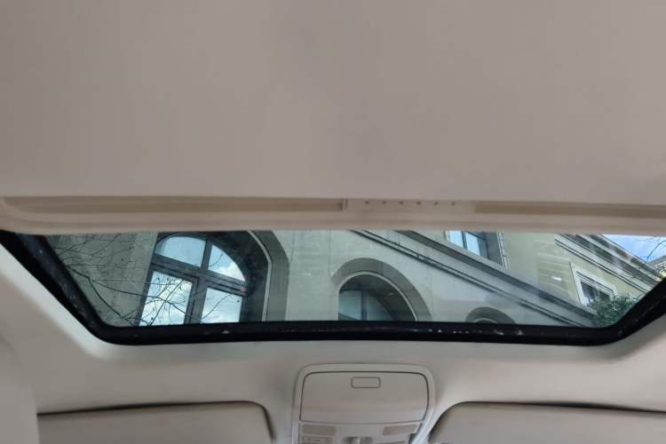 Used Volkswagen Sagitar 2010 1.4 TSI Manual Luxury Model Headliner